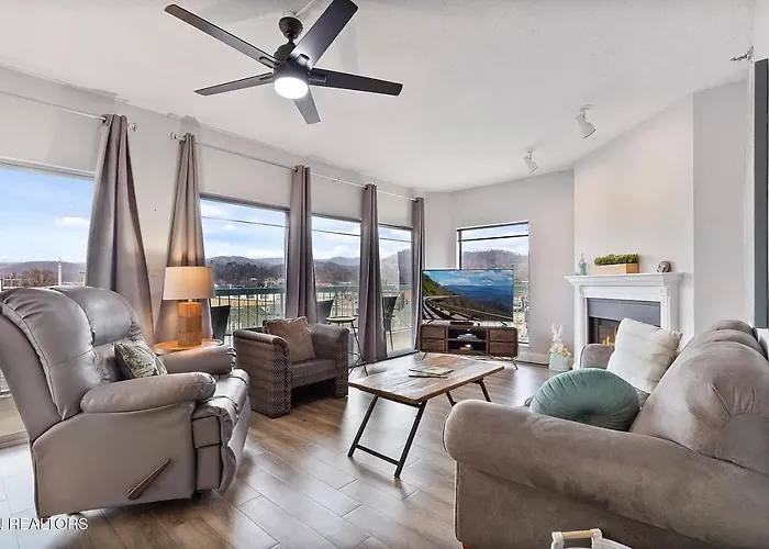 River Place Condos #611 3Bd