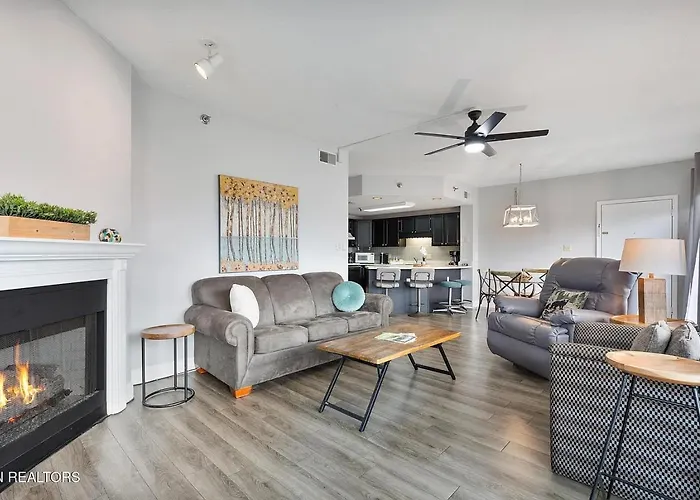 River Place Condos #611 3Bd
